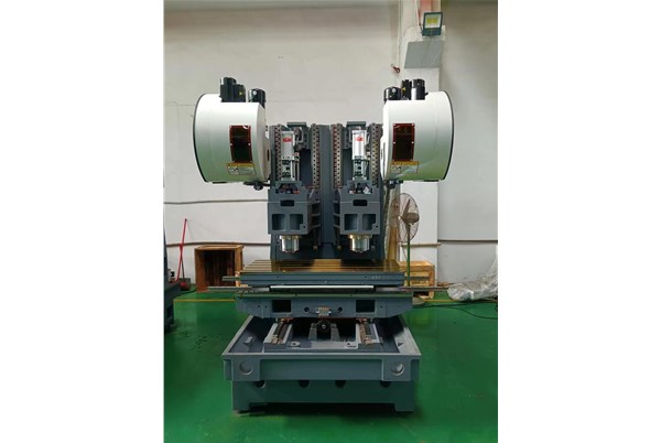 數控機床技(jì)術：能獨立控(kòng)制的雙主軸(zhou)雙刀庫加工(gong)中心設計